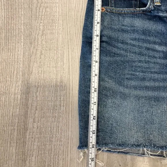 Old Navy High Rise OG Straight Jean Short Size 2 - Picture 4 of 6